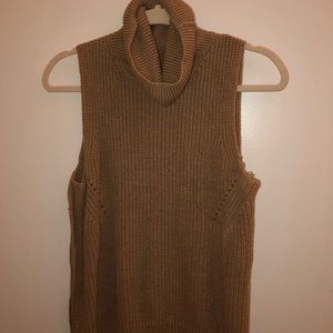 Sleeveless turtleneck